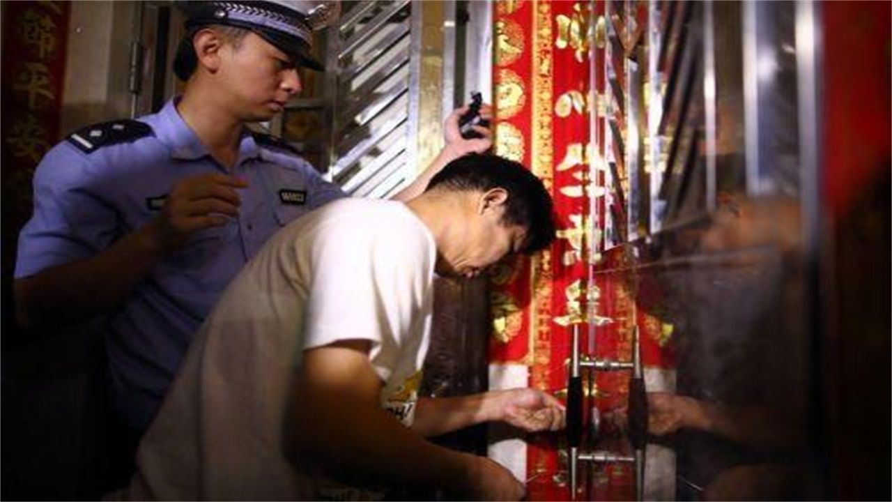 洛阳请开锁师傅开了锁后，师傅